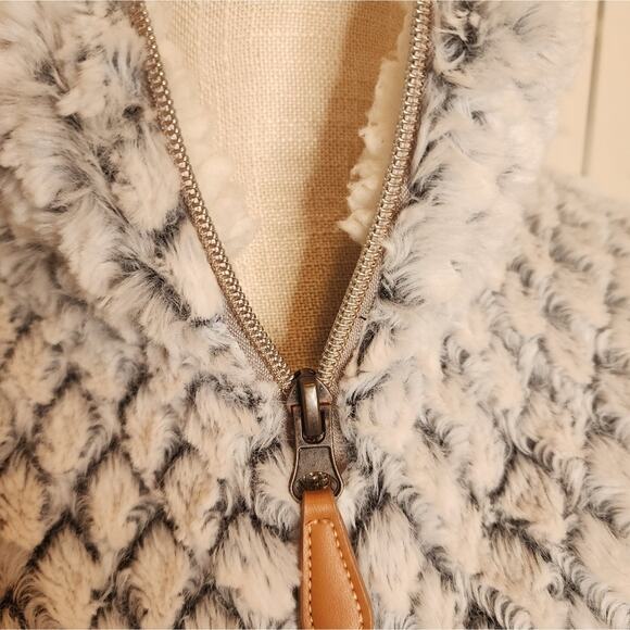 SIMPLY SOUTHERN Medium Heather Gray Simply Fuzzy Pullover - Picture 5 of 9